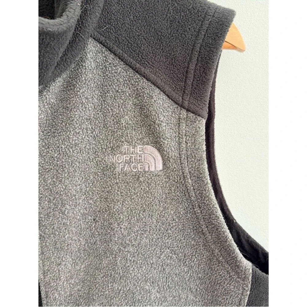 The North Face Fleece Vest Men's Medium Gray Black Full Zip Hiking Outdoor Zip